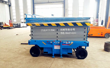 蘇州客戶定制鑫坤宇半自動(dòng)升降平臺(tái)